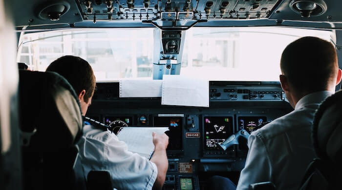 piloter - välbetalda jobb med kort utbildning - roliga jobb med bra lön